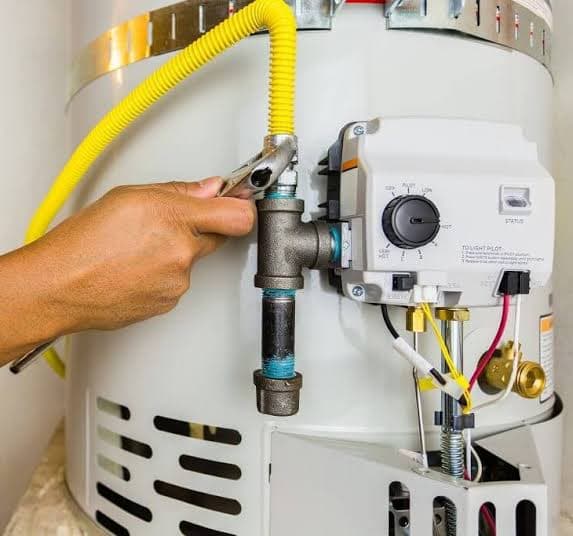 Tankless and tank water heater comparison for San Jacinto, CA homes